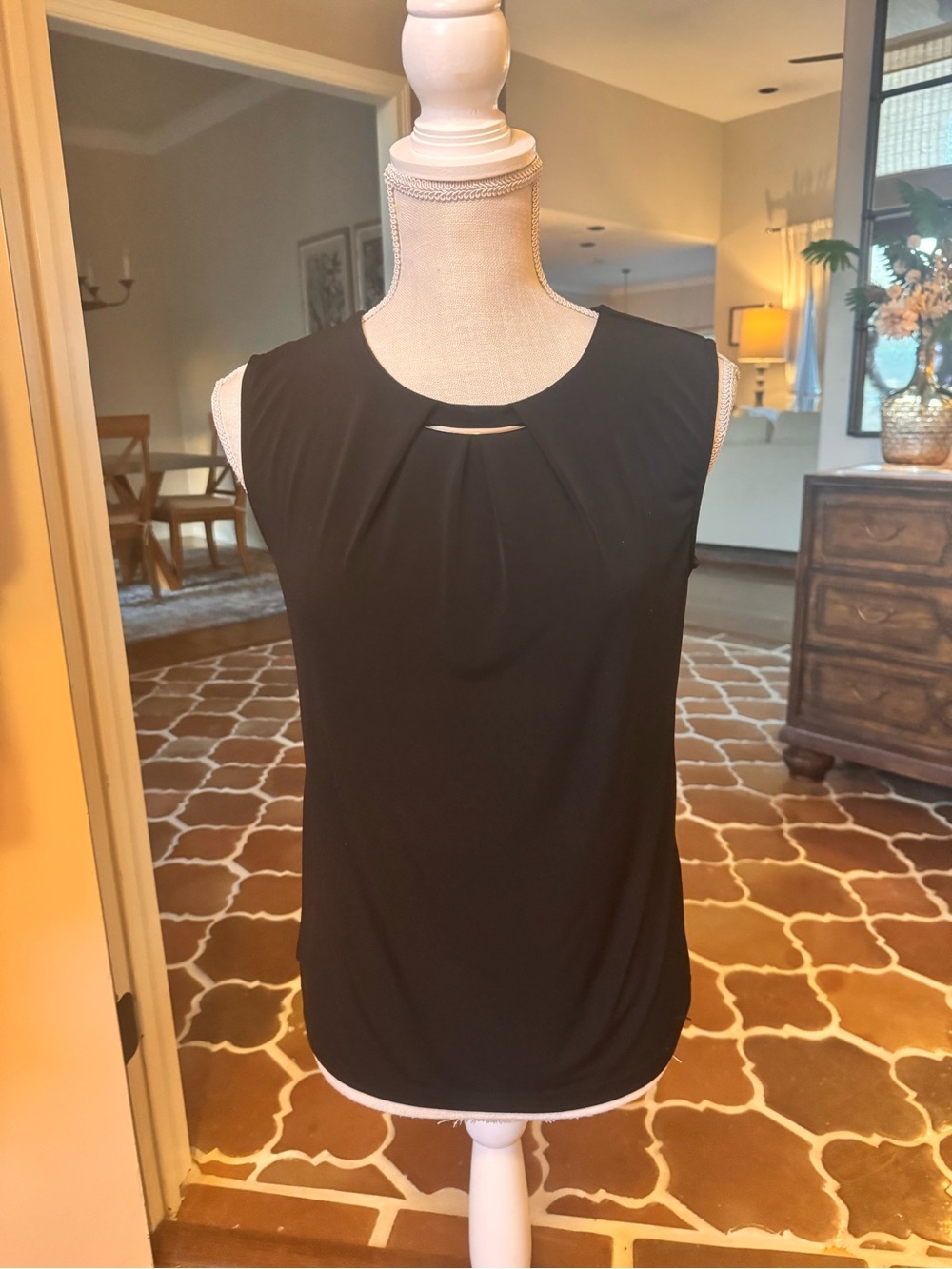 Calvin Klein Black Sleeveless Keyhole Pleated Camisole Sz Small - Picture 1 of 7
